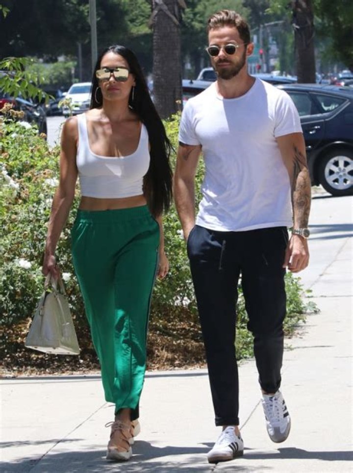 Her Hottest Abs-Bearing Photos – Hollywood Life