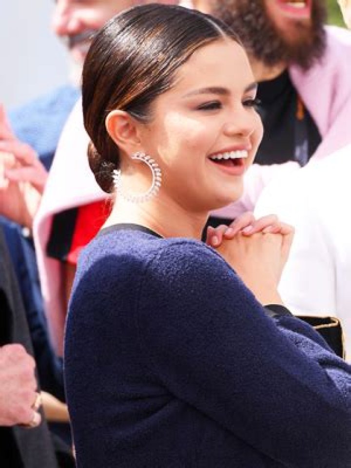 Selena Gomez Shows Off New Helix Piercing — Watch Video – Hollywood Life